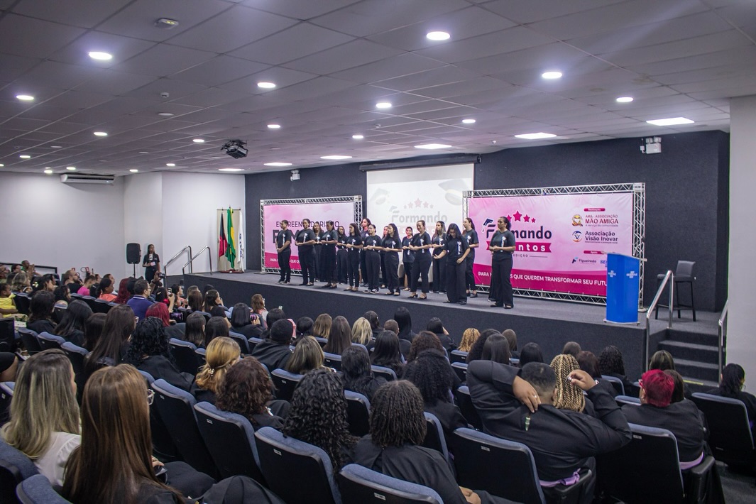 A Associação Mão Amiga, em parceria com o Instituto Visão Inovar, realizou com alegria a segunda (4)